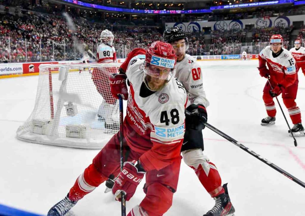 Dänemark (im Bild: Jensen) darf sich gegen Außenseiter Großbritannien keine Pleite erlauben. (© Sipa US/Alamy Live News) Großbritannien Dänemark Eishockey Tipp