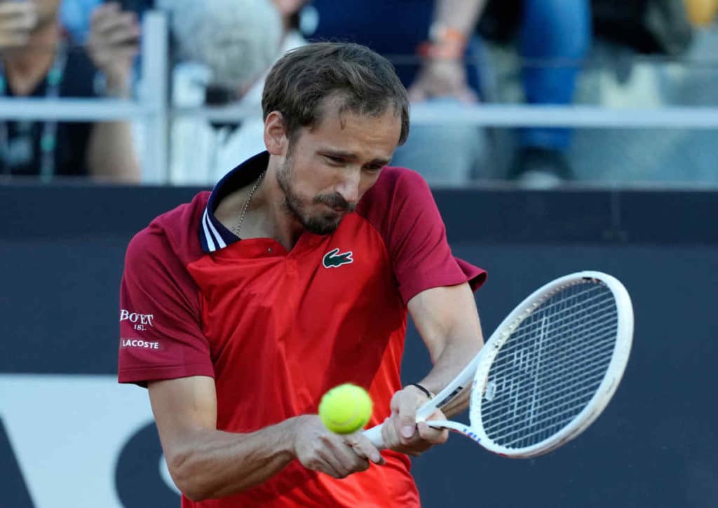 Kann Dominik Köpfer dem Favoriten Daniil Medvedev ein Bein stellen?