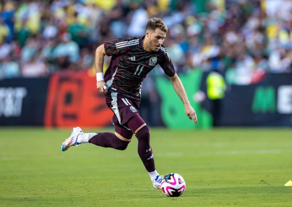 Überzeugen die Mexikaner (im Bild: Santiago Gimenez) gegen die aufmüpfigen Reggae Boyz (© Associated Press / Alamy Stock Photo) Mexiko Jamaika Tipp