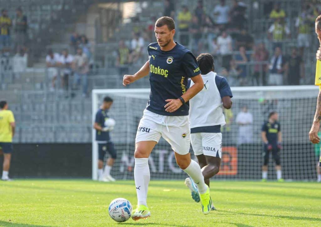 Strauchelt Fenerbahce (im Bild: Dzeko) gegen Göztepe? (© Pixsell/Alamy Live News) Göztepe Fenerbahce Tipp