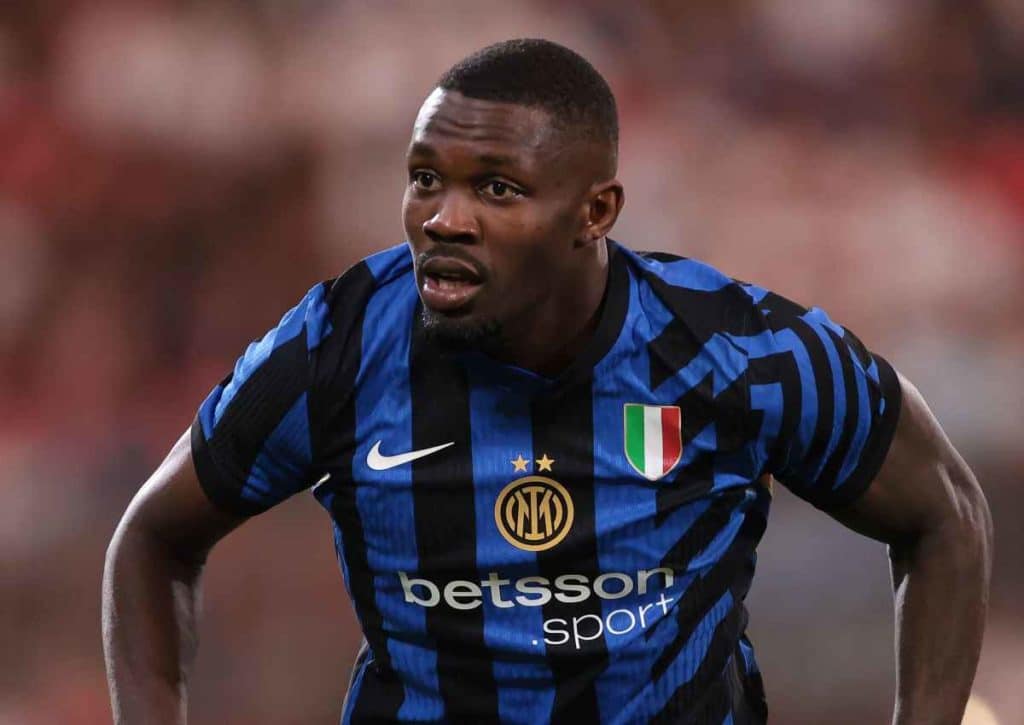 Erfüllt Inter Mailand (im Bild: Thuram) gegen Genua die Erwartungen? (© Sportimage Ltd / Alamy Stock Photo) Genua Inter Mailand Tipp