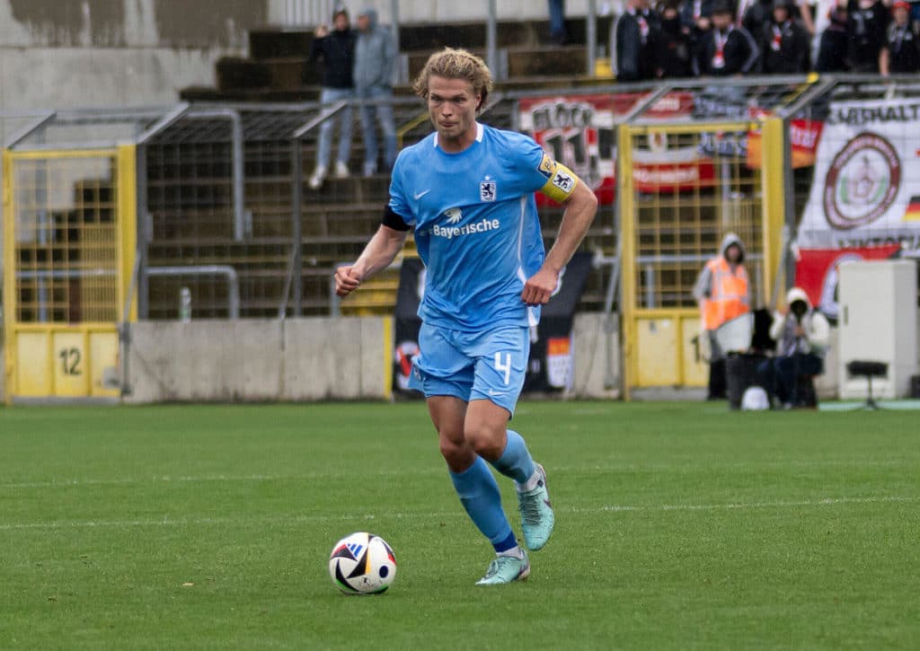 Noch kein Punkt: Nehmen die Löwen (im Bild: Jesper Verlaat) ausgerechnet gegen Ingolstadt die ersten Punkte mit? (© dpa picture alliance / Alamy Stock Photo) Ingolstadt 1860 München Tipp