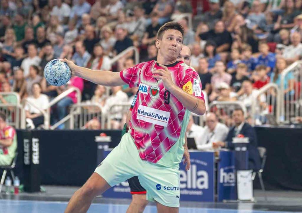 Die Favoritenrolle der Füchse Berlin (im Bild: Tollbring) gegen Erlangen ist mehr als nur deutlich. (© dpa picture alliance / Alamy Stock Photo) Füchse Berlin Erlangen Tipp