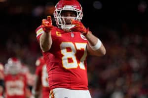 Travis Kelce Herkunft NFL Karriere Gehalt Taylor Swift Bruder Jason Travis Kelce Gehalt