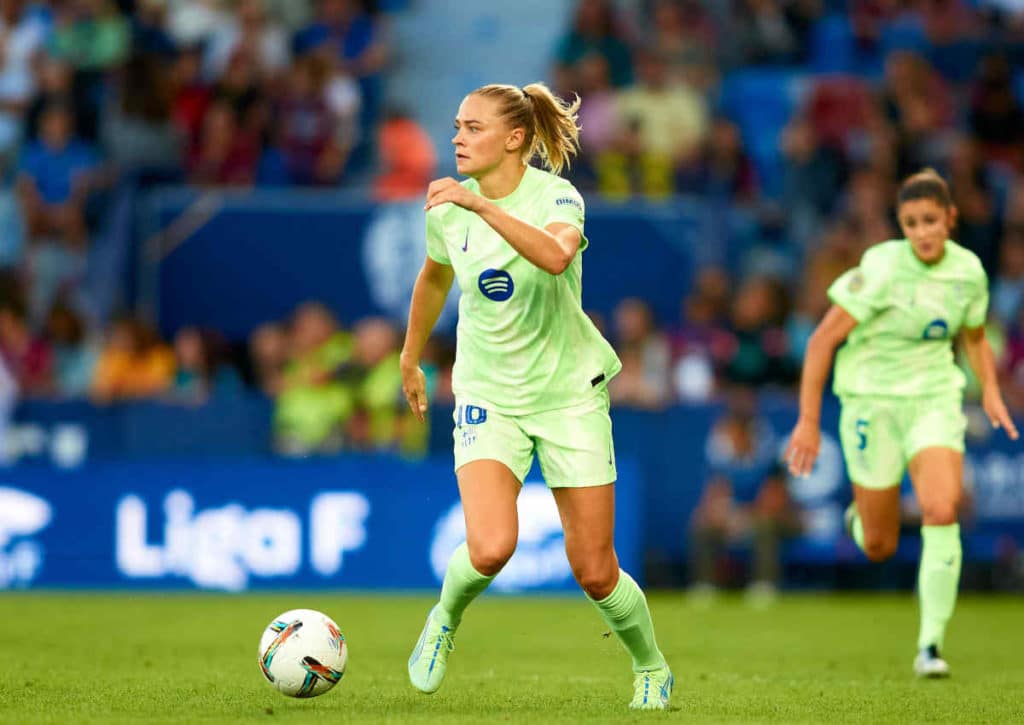 Feiert Barcelona (im Bild: Fridolina Rolfö) in der Damen-CL gegen St. Pölten einen Kantersieg? (© SOPA Images Limited / Alamy Stock Photo) Feiert Barcelona (im Bild: Fridolina Rolfö) in der Damen-CL gegen St. Pölten einen Kantersieg?