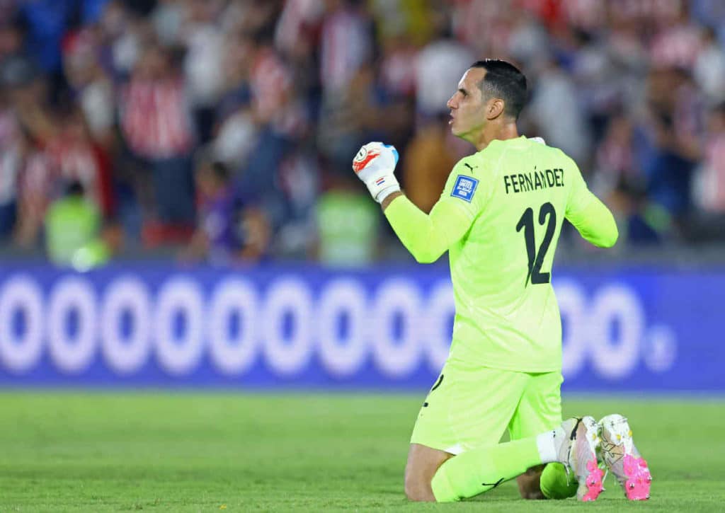 Kann Paraguay (im Bild: Gatito Fernandez) nach dem Erfolg gegen Argentinien in Bolivien nachlegen? (© Action Plus Sports Images / Alamy Stock Photo) Kann Paraguay (im Bild: Gatito Fernandez) nach dem Erfolg gegen Argentinien in Bolivien nachlegen?