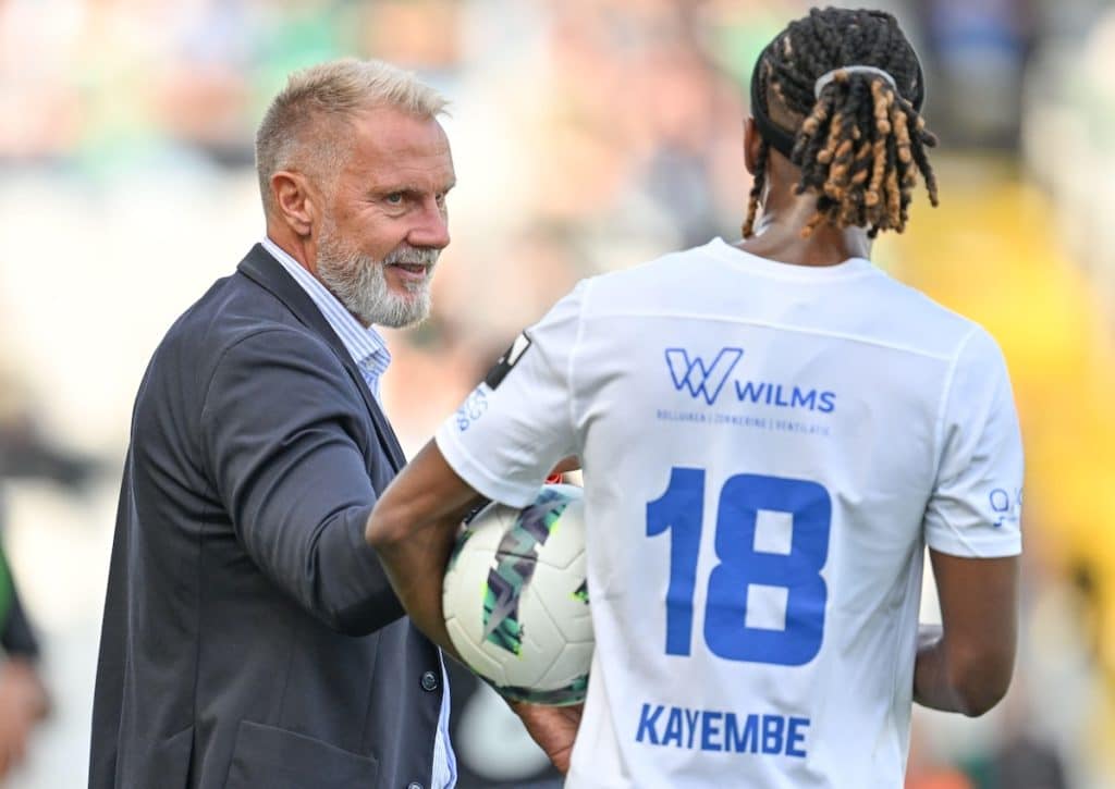 Kann Thorsten Fink (im Bild links) die Tabellenführung mit KRC Genk verdeitigen? (© Sipa US / Alamy Stock Photo) Antwerpen Genk Tipp