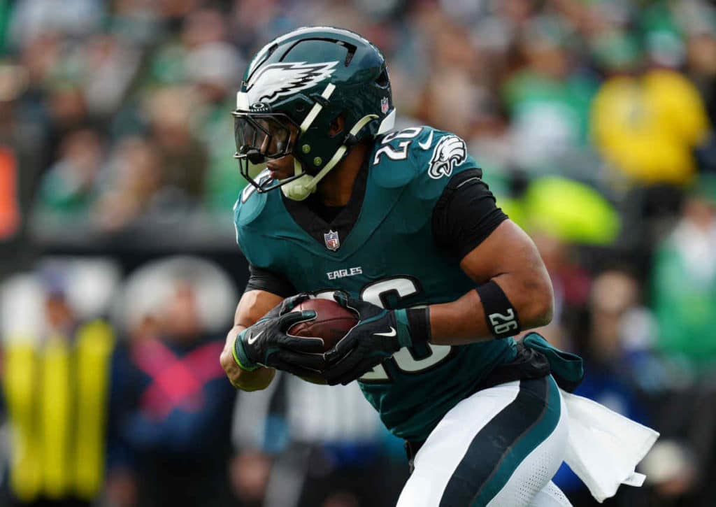 Dominiert Saquon Barkley auch das Spitzenspiel seiner Eagles gegen die Steelers? (© Associated Press / Alamy Stock Photo) Dominiert Saquon Barkley auch das Spitzenspiel seiner Eagles gegen die Steelers?
