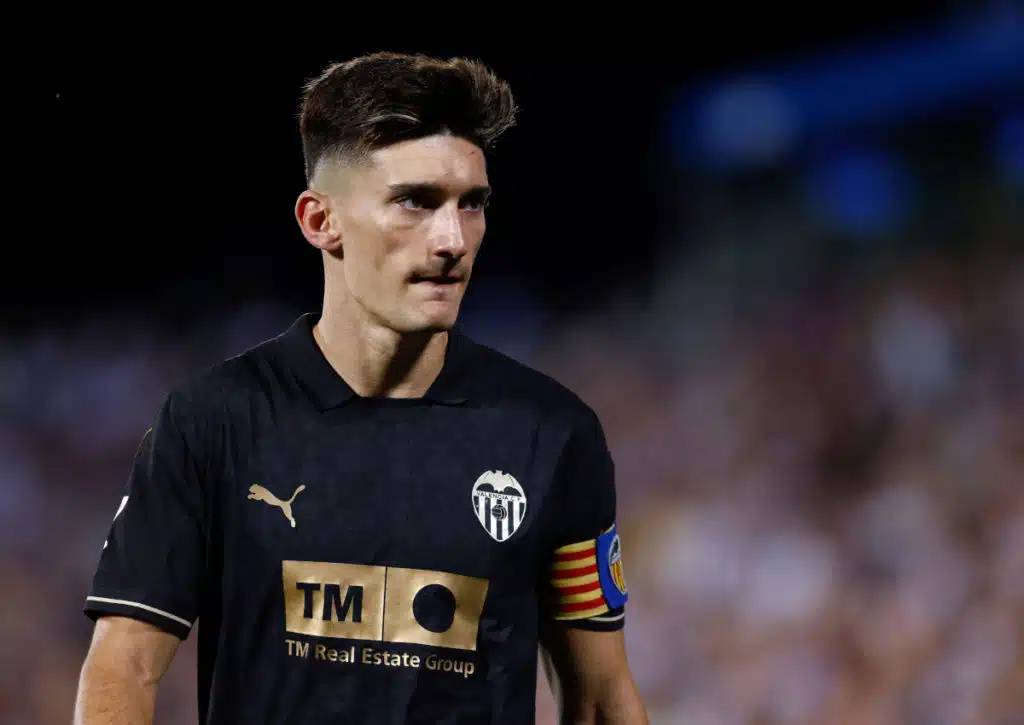 Ungewohntes Krisenduell: Nimmt Valencia (im Bild: Pepelu) wichtige Zähler in Sevilla mit? (© Associated Press / Alamy Stock Photo) Sevilla Valencia Tipp