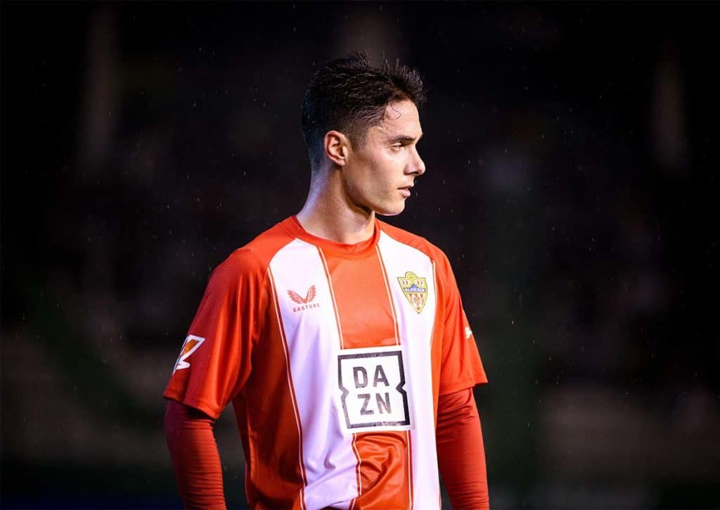 Wirft Almeria (im Bild: Sergio Arribas) Sevilla durch einen Derbysieg aus der Copa? (© Ismael Miján / Alamy Stock Phot) Almeria Sevilla Tipp