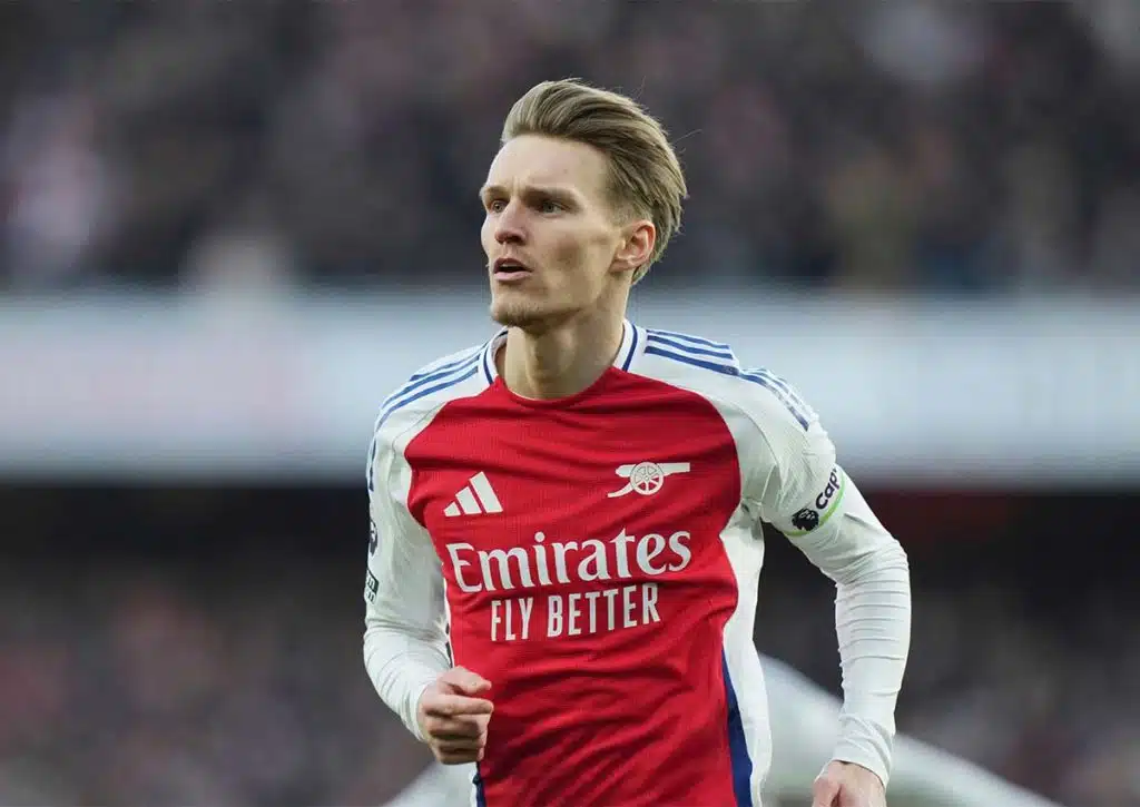 Arsenal (im Bild: Martin Odegaard) braucht gegen West Ham drei Punkte, um den Traum von der Meisterschaft am Leben zu erhalten. (© Associated Press / Alamy Stock Photo) Arsenal West Ham Tipp
