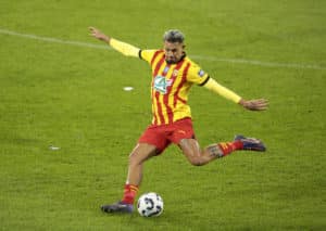 Bleibt die Defensive von Lens (im Bild: Facundo Medina) trotz der namhaften Abgänge gegen Nizza stabil? (© Independent Photo Agency / Alamy Stock Photo) Nizza Lens Tipp