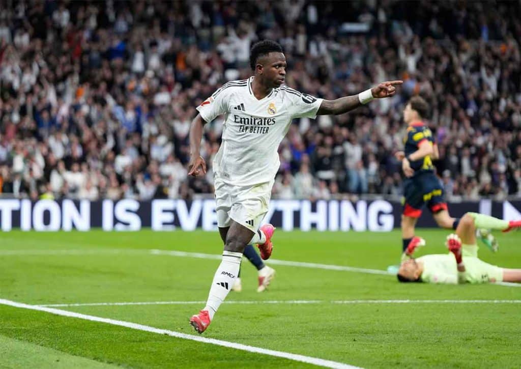 Legt Real Madrid (im Bild: Vinicius Jr.) im Königsklassenduell gegen Stadtrivalen Atletico Madrid vor? (© PRESSINPHOTO SPORTS AGENCY / Alamy Stock Photo) Real Madrid Atletico Madrid Tipp