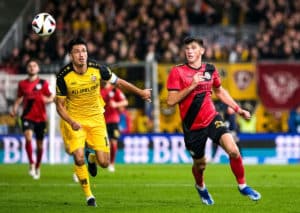 Erwartet die Dresdner Fans eine enge Kiste zwischen Dynamo und Wiesbaden (im Bild: Claudio Kammerknecht & Moritz Flotho)? (© Eibner-Pressefoto / Alamy Stock Photo) Dresden Wiesbaden Tipp