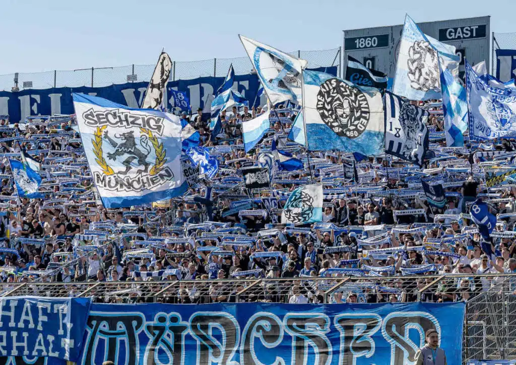 Dürfen die Fans von 1860 München einen Dreier im wichtigen S-Bahn-Derby gegen Unterhaching bejubeln? (© dpa picture alliance / Alamy Stock Photo) Dürfen die Fans von 1860 München einen Dreier im wichtigen S-Bahn-Derby gegen Unterhaching bejubeln?