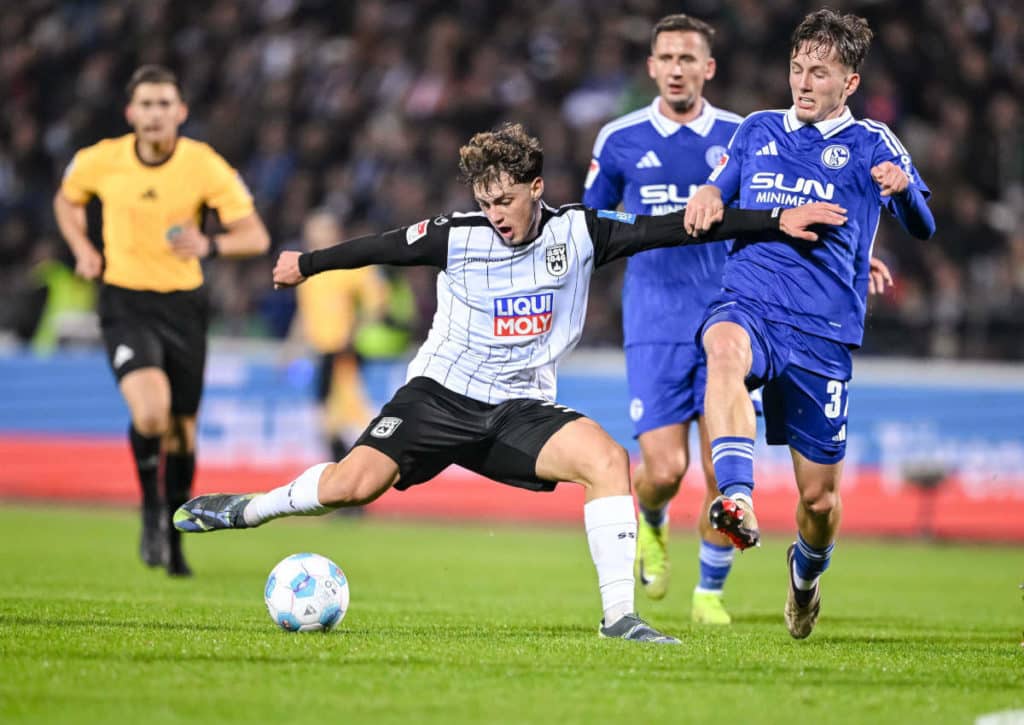 Bleibt Schalke gegen den abstiegsbedrohten SSV Ulm (im Bild: Maurice Krattenmacher) unbeeindruckt? (© dpa picture alliance / Alamy Stock Photo) Schalke Ulm Tipp