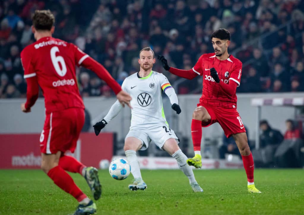 Gelingt Wolfsburg (im Bild links: M. Arnold) auch im siebten Spiel in Folge kein Sieg? (© Eibner-Pressefoto / Alamy Stock Photo) Wolfsburg Freiburg Tipp