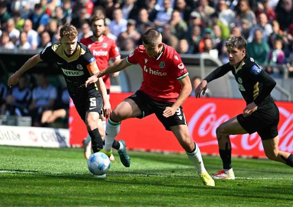 Kommt Hannover (im Bild: Nicolo Tresoldi) am 30. Spieltag der 2. Bundesliga nicht über ein Unentschieden in Darmstadt hinaus? (© dpa picture alliance / Alamy Stock Photo) 2. Bundesliga 30. Spieltag Wett-Tipps