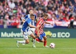 Lebenszeichen gegen Sociedad: Nimmt Alaves (im Bild: N. Tenaglia, P. Barrios) auch Punkte gegen Atletico Madrid mit? (© Aflo Co. Ltd. / Alamy Stock Photo) Alaves Atletico Madrid Tipp