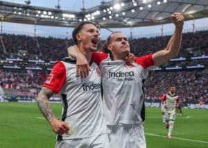 Siegt Franfurt (im Bild: Robin Koch & Arthur Theate) auch gegen den Rivalen aus Mainz? (© dpa picture alliance / Alamy Stock Photo) Mainz Frankfurt Tipp
