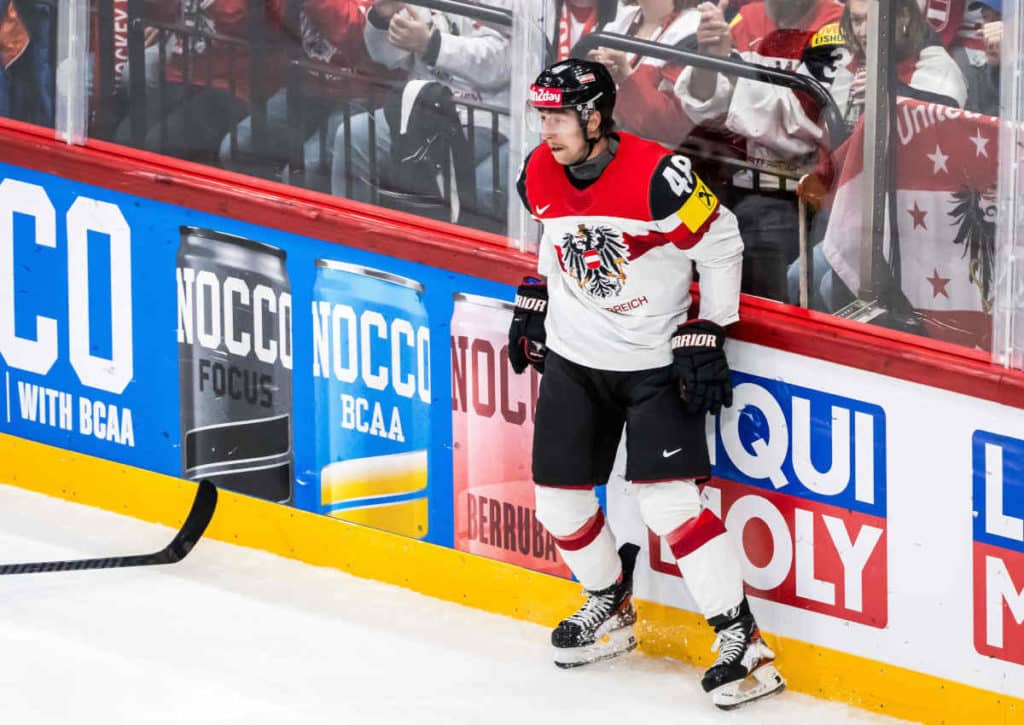 Sichert sich Österreichs Eishockey-Nationalmannschaft (im Bild: Lucas Thaler) gegen Frankreich vorzeitig den Klassenerhalt?