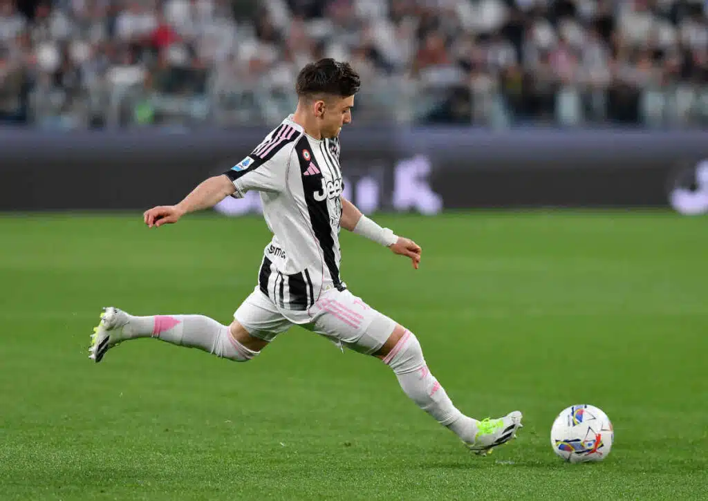 Sichert sich Juventus (im Bild: Francisco Conceicao) in Venedig das Champions-League-Ticket?