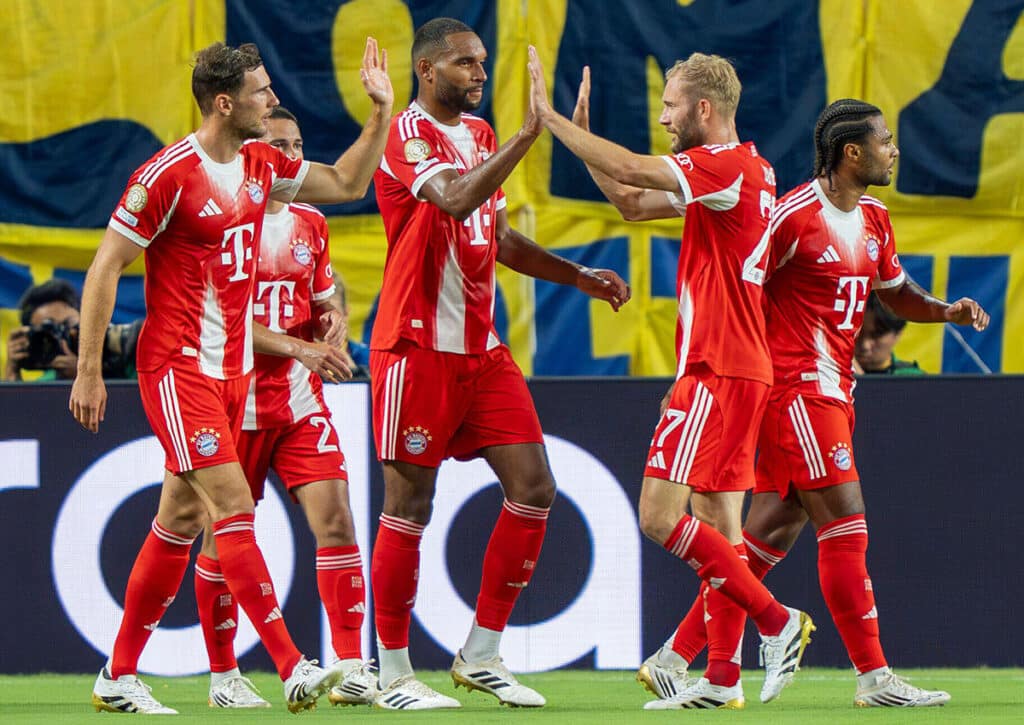 Werden die Bayern (im Bild: Jonathan Tah, Konrad Laimer, Leon Goretzka) ihrer Favoritenrolle gerecht oder gibt es eine Überraschung? (© dpa picture alliance / Alamy Stock Photo) KI Bundesliga Prediction: Wer kann Bayern im Meister-Kampf ärgern?