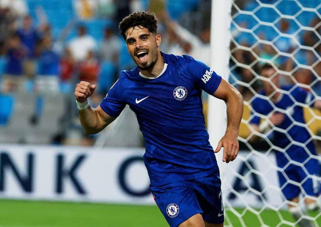 Lässt Chelsea (m Bild: Pedro Neto) die Titelträume von Palmeiras platzen? (© Associated Press / Alamy Stock Photo) Palmeiras Chelsea Tipp