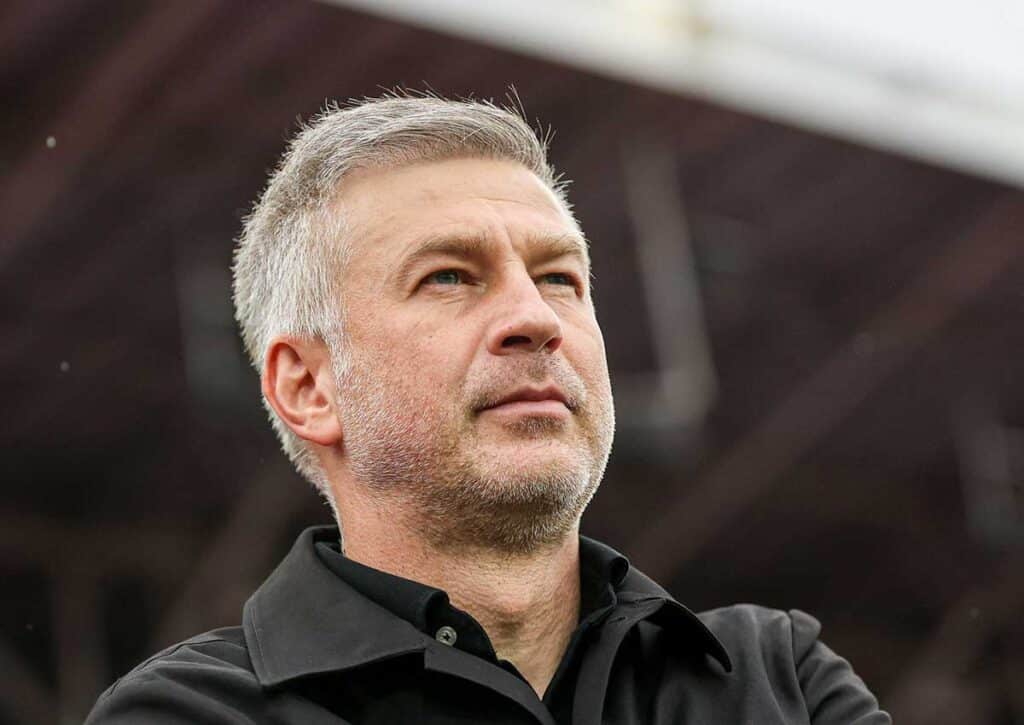 Führt Trainer Iordanescu (im Bild) Legia Warschau zum erwarteten Sieg gegen Banik Ostrau? (© ZUMA Press Inc / Alamy Stock Photo) Legia Warschau Banik Ostrau Tipp