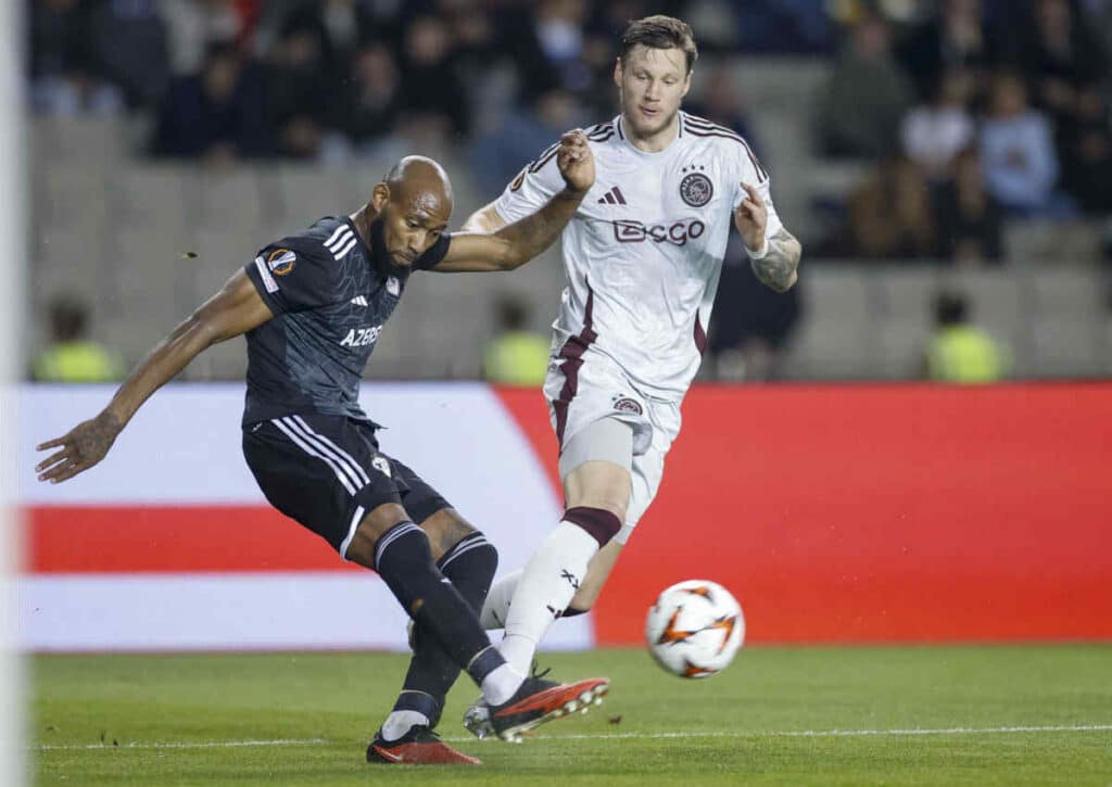 Ein Überraschungsteam schafft es in die CL-Ligaphase! Ferencvaros oder Qarabag (im Bild: Kevin Medina)?