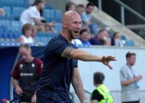 Hoffenheim (im Bild: Trainer Ilzer) will den Favoritensieg gegen Rostock. (© dpa picture alliance / Alamy Stock Photo) Rostock Hoffenheim Tipp