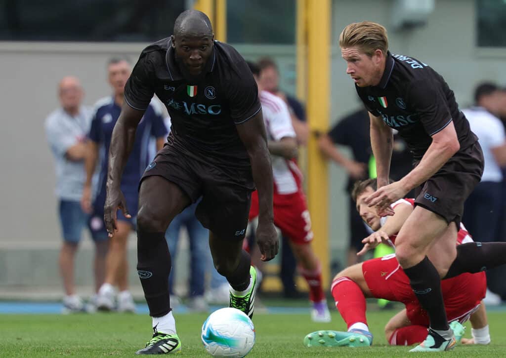 Kann der SSC Neapel mit Stars wie Romelu Lukaku und Kevin de Bruyne die Titelverteidigung in der Serie A schaffen? (© LaPresse/Alamy Live News) Serie A 1. Spieltag Wett-Tipps