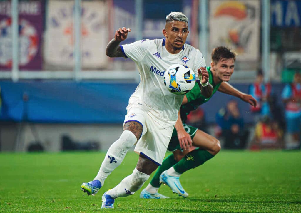 Gewinnt die Fiorentina (im Bild: Dodo) auch das erste Ligaspiel gegen Cagliari?