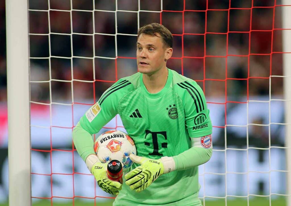 BETSiE erwartet in ihrer Bundesliga KI Prognose am 2. Spieltag nicht, dass sich Augsburg und Bayern (im Bild: Neuer) ein Schützenfest liefern. (© dpa picture alliance / Alamy Stock Photo) Bundesliga KI Prognose 2. Spieltag BETSiE