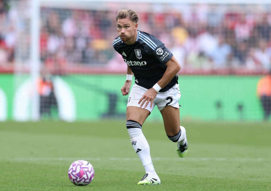 Feiert Aston Villa (im Bild: Matty Cash) oder Crystal Palace den ersten Sieg der neuen PL-Saison?