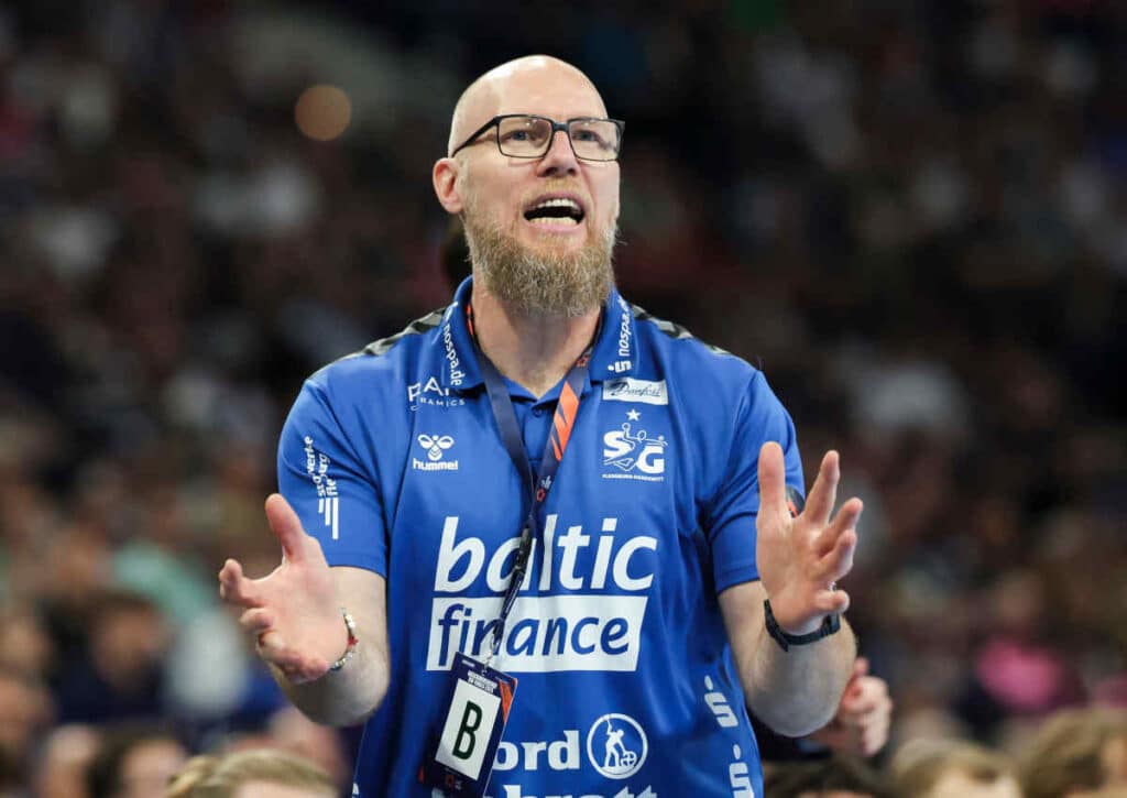 Feiert die SG Flensburg-Handewitt (im Bild: Ales Pajovic) im dritten Spiel gegen Minden endlich den ersten Sieg?