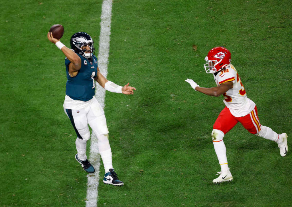 Gewinnen die Eagles mit Star-QB Jalen Hurts auch die Neuauflage des Super Bowls gegen die Chiefs?