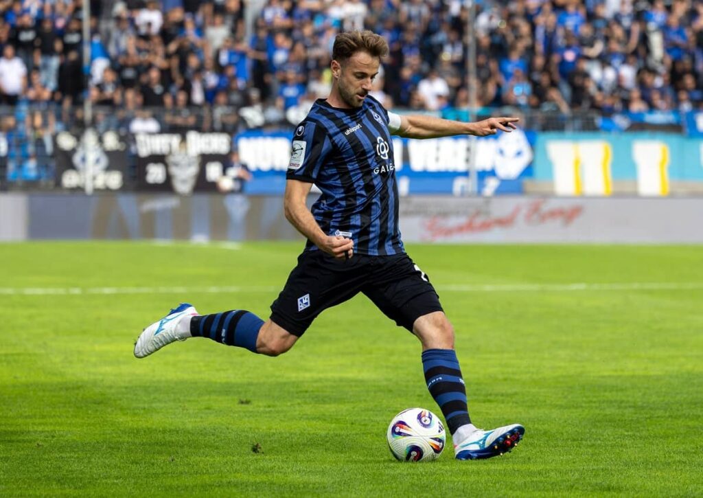 Gibt es für Mannheim (im Bild: Lukas Klünter) in Aachen die dritte Niederlage in Folge? (© Herrmann Agenturfotografie / Alamy Stock Photo) Aachen Mannheim Tipp