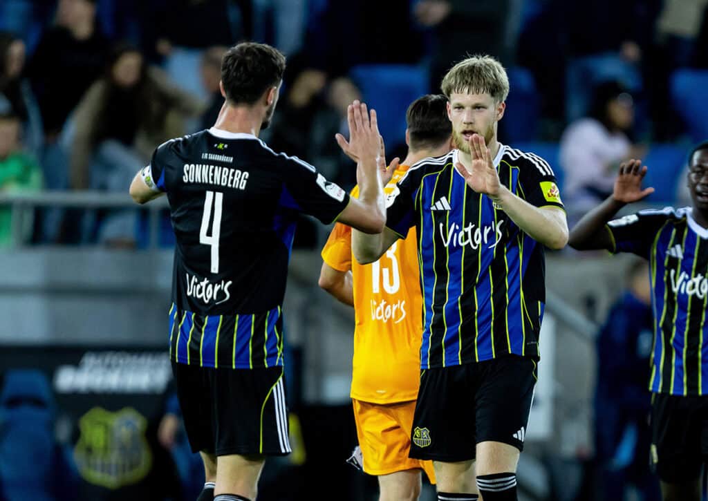 Kann der 1. FC Saarbrücken (im Bild: Sven Sonnenberg, Joel Bichsel) im Heimspiel den Tabellenführer aus Duisburg aufhalten? (© dpa picture alliance/Alamy Live News) 3. Liga 9. Spieltag Wett-Tipps