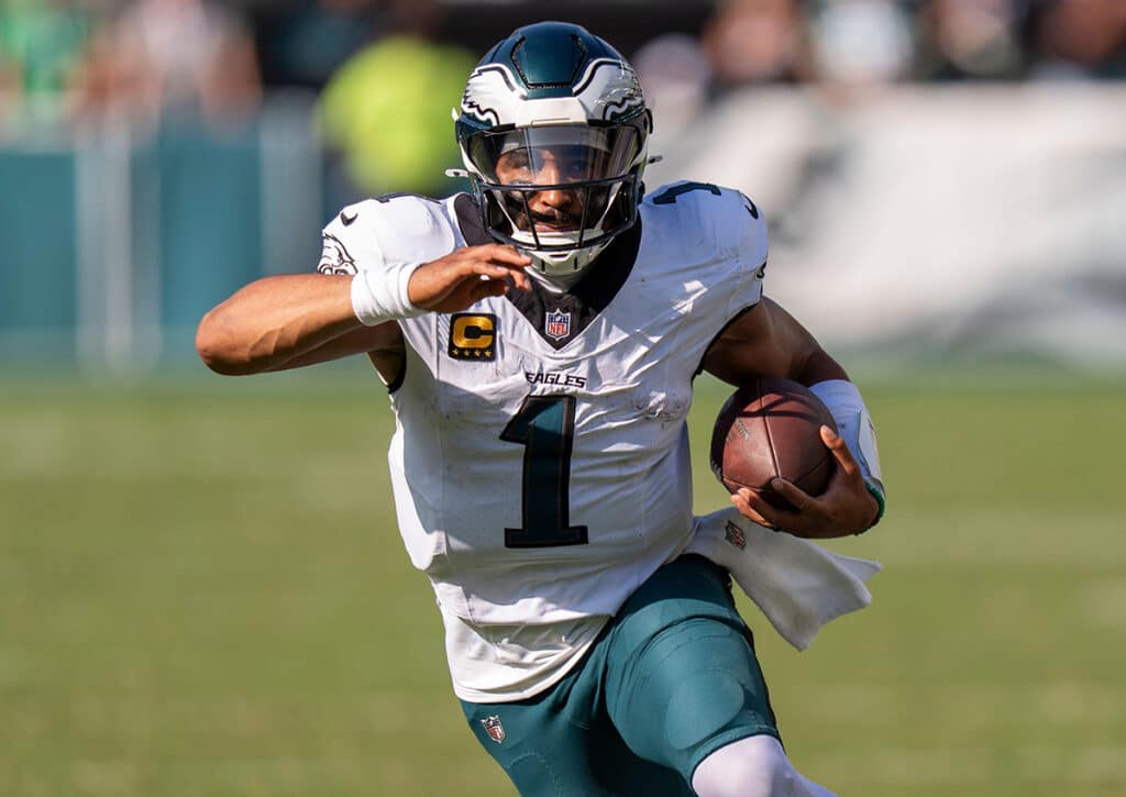 Können sich die Philadelphia Eagles (im Bild: Jalen Hurts) auch im Topspiel gegen die Tampa Bay Buccaneers durchsetzen? (© Associated Press/Chris Szagola) Tampa Bay Buccaneers vs. Philadelphia Eagles Tipp