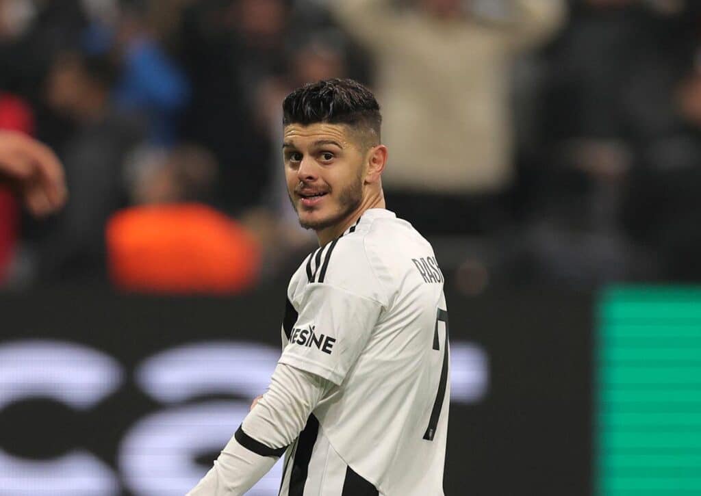 Ist Kasimpasa dem Favoriten Besiktas (im Bild: Rashica) nicht gewachsen? (© Associated Press / Alamy Stock Photo) Kasimpasa Besiktas Tipp