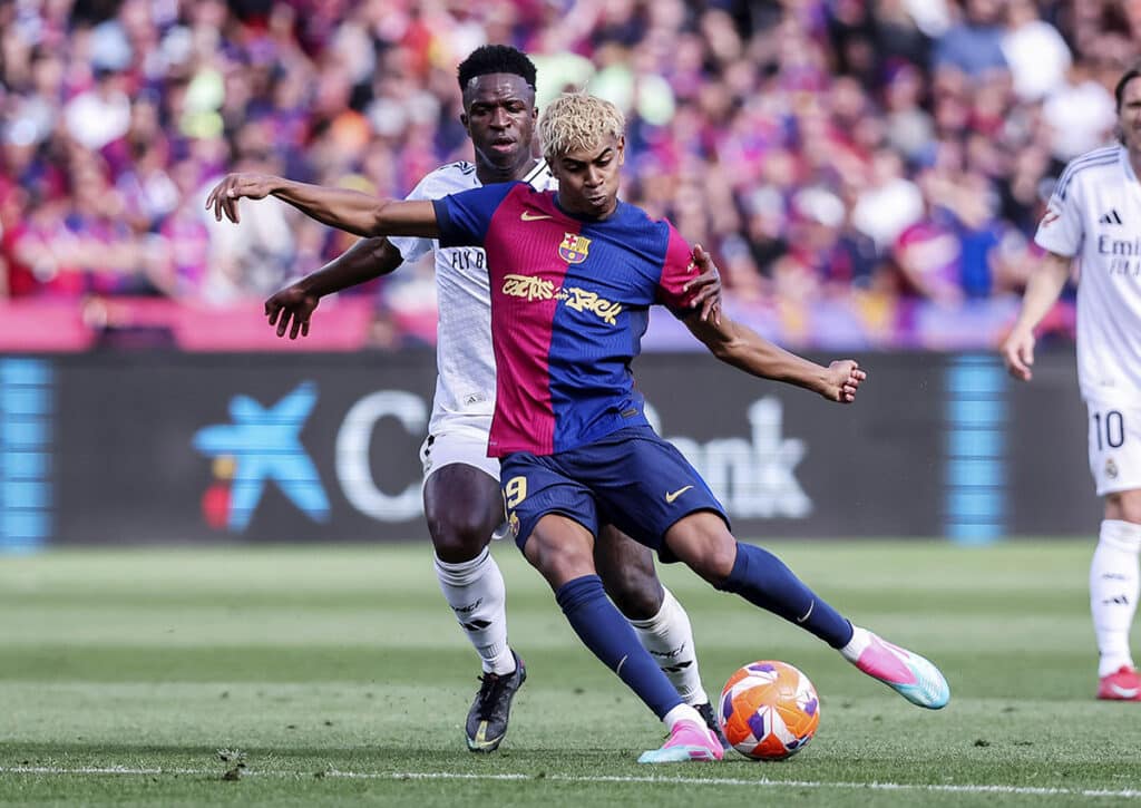 Sorgen der FC Barcelona und Real Madrid (im Bild: Lamine Yamal, Vinicius Jr.) wieder einmal für einen denkwürdigen Clasico? (© Independent Photo Agency / Alamy Stock Photo) La Liga 10. Spieltag Wett-Tipps