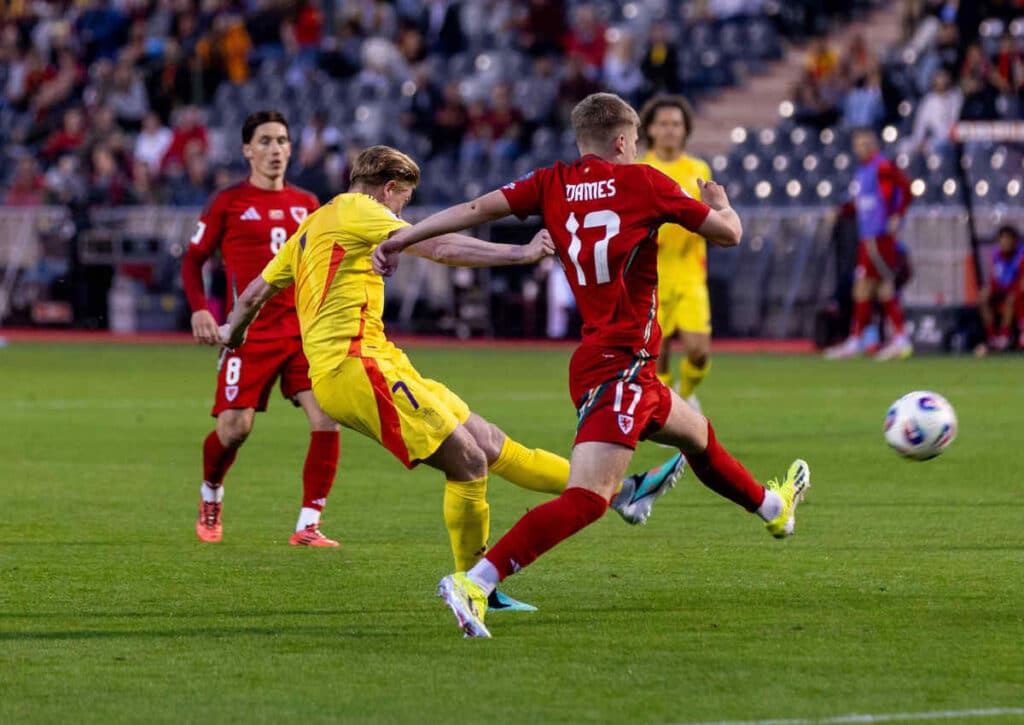 Wer gewinnt das möglicherweise vorentscheidende Spitzenspiel in Gruppe J zwischen Wales und Belgien?