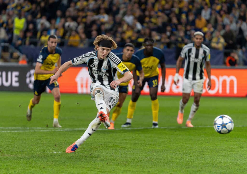 Wer gewinnt das Krisenduell zwischen Newcastle (im Bild: Anthony Gordon) und Nottingham?