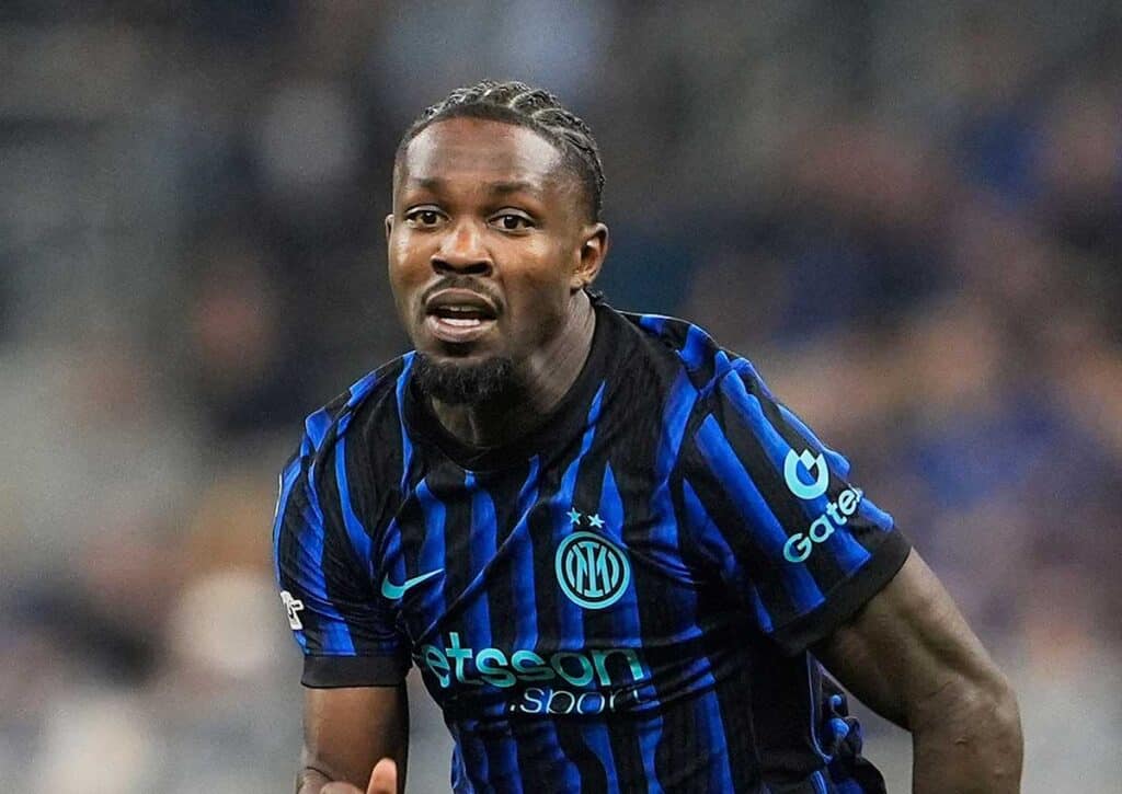 Inter Mailand (im Bild: Thuram) will den Favoritensieg gegen Hellas Verona. (© LaPresse / Alamy Stock Photo) Hellas Verona Inter Mailand Tipp