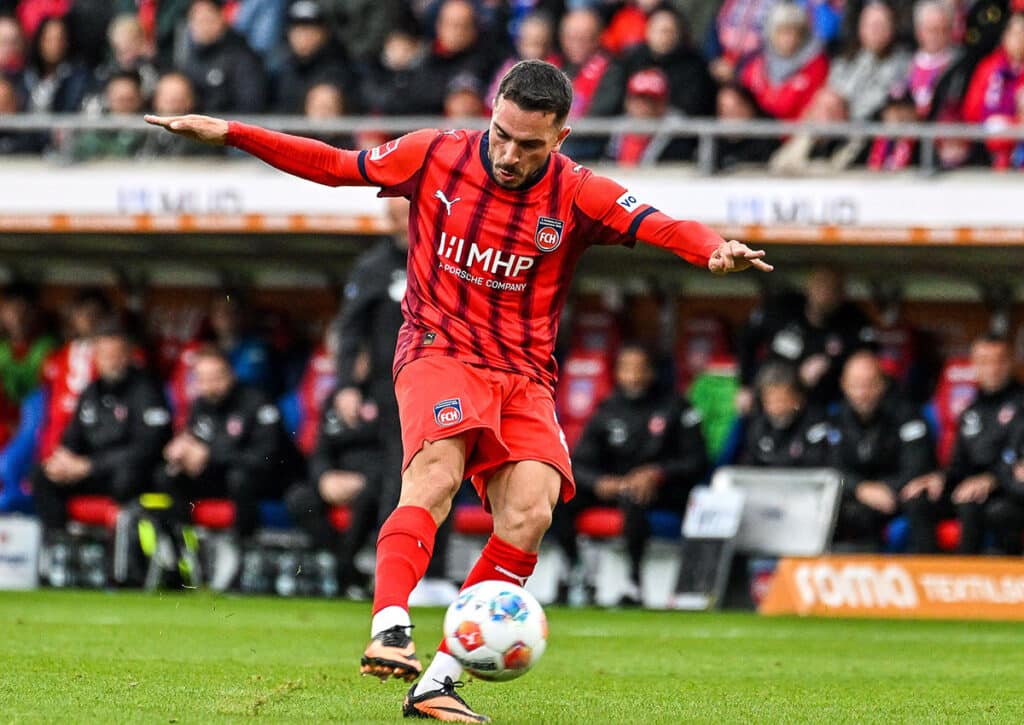 Kann Heidenheim (im Bild: Arijon Ibrahimovic) nach zuletzt knappen Auswärtspleiten diesmal etwas mitnehmen? (© dpa picture alliance / Alamy Stock Photo) Bundesliga Außenseiter Tipps 8. Spieltag