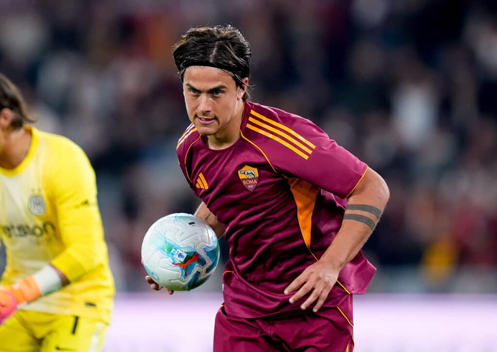 Liefert AS Rom (im Bild: Paulo Dybala) gegen Viktoria Pilsen wieder einen Auftritt mit wenigen Toren ab? (© Giuseppe Maffia/Alamy Live News) AS Rom vs. Viktoria Pilsen Tipp