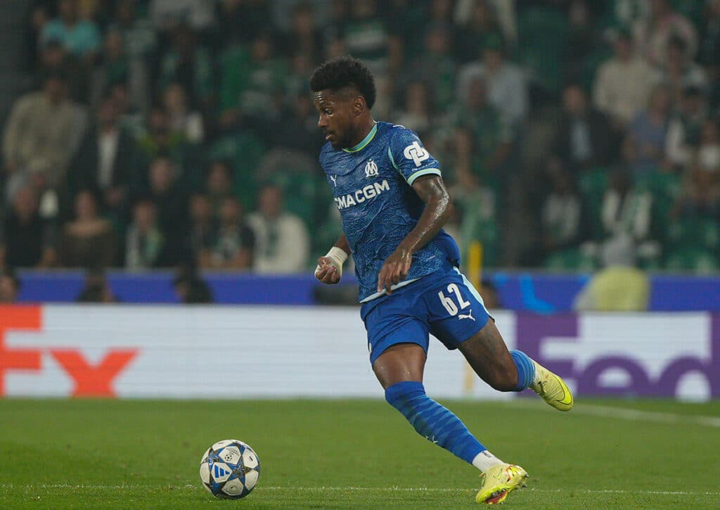 Kann sich Marseille (im Bild: Michael Murillo) auch nach dem Spiel gegen Lens an der Tabellenspitze behaupten? (© Brazil Photo Press/Alamy Live News) Lens vs. Marseille Tipp