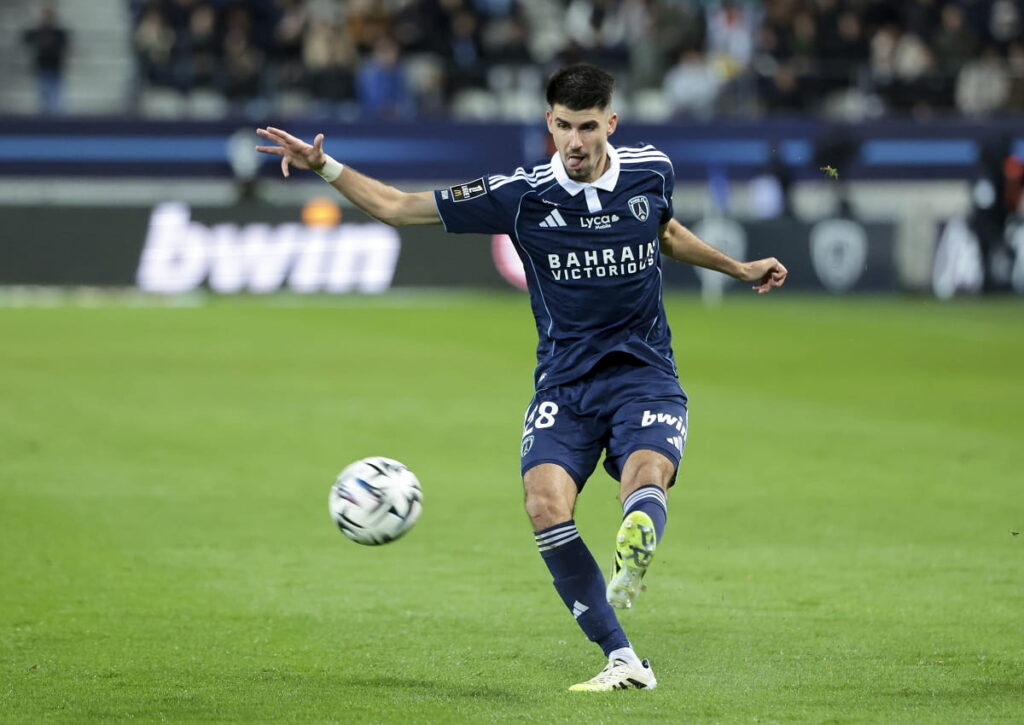 Trägt der Paris FC (im Bild: Thibault De Smet) maßgeblich dazu bei, dass im Gastspiel bei der AS Monaco Over-Wetten durchgehen? (© Independent Photo Agency / Alamy Stock Photo) Over Tipps 30.10.-02.11.