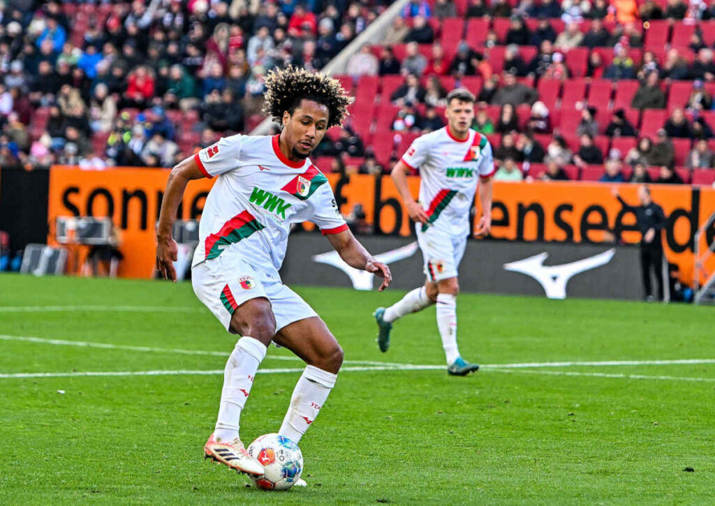 Kassiert der FC Augsburg (im Bild: Han-Noah Massengo) im Pokal gegen den VfL Bochum den nächsten Nackenschlag? (© dpa / Alamy Live News) Kassiert der FC Augsburg (im Bild: Han-Noah Massengo) im Pokal gegen den VfL Bochum den nächsten Nackenschlag?